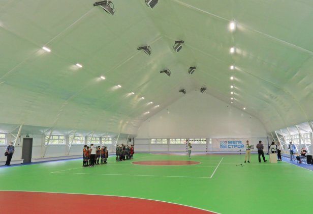 Универсальный спортивный зал в поселке Матырский